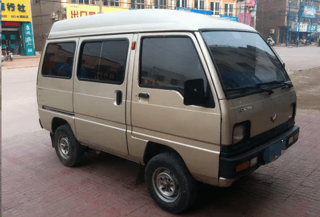 原创破面包车挂6块车牌后车不敢靠近开古斯特也不敢惹