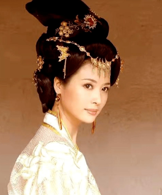 在《西游记续集》中,邓英也是颜值出众的美人一个!