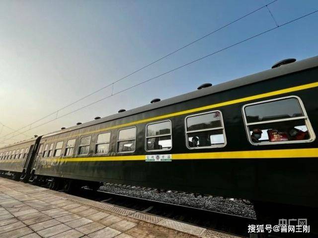 央广网|向幸福出发 公益小慢车温暖春运路_旅客_周彤_火车站