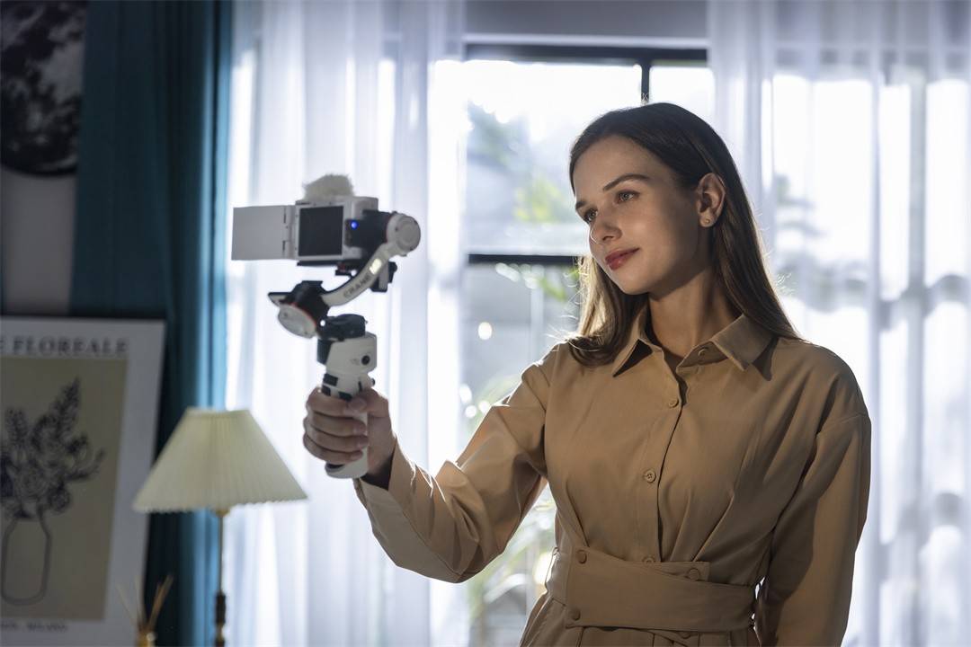 双色温补光灯加持的云鹤M3云台为何称得上是索尼专业微单最佳伴侣