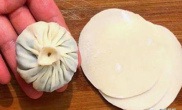 面包|生煎包这样做，无需发面揉面，10分钟就出锅，当早餐，营养又顶饱