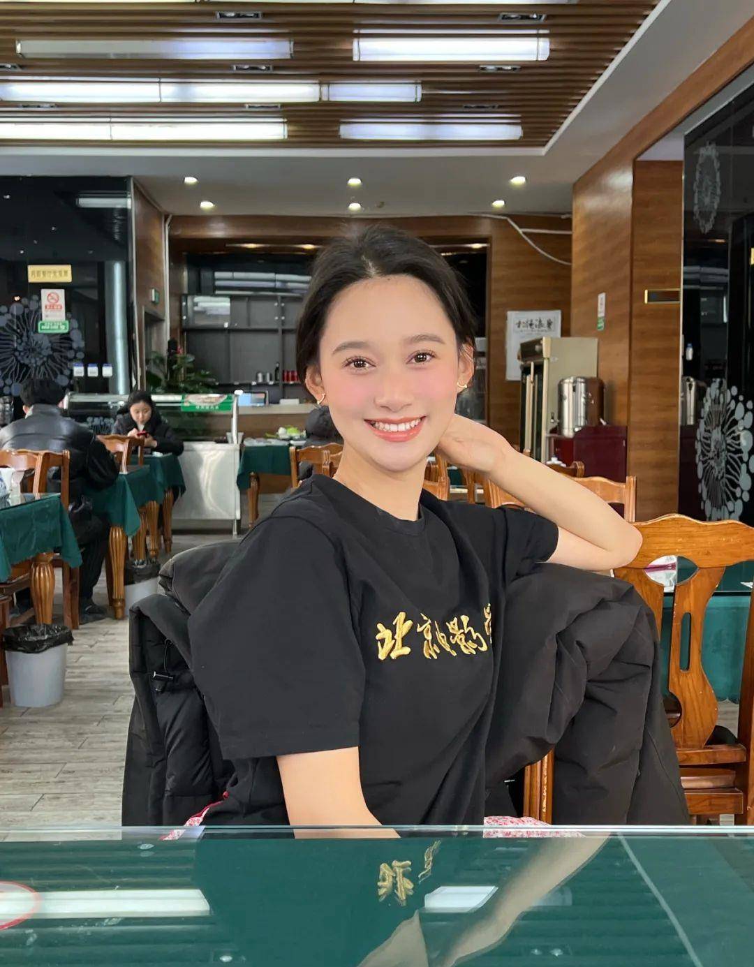 棕色画眉不贴骨，一定很辛苦（宋小宝让我顿悟）