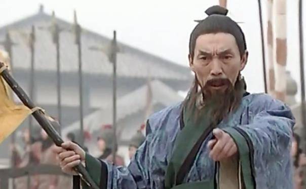 孙武只因把吴王心爱妃子杀掉,是为了练兵效果好,得到吴王重用_演练