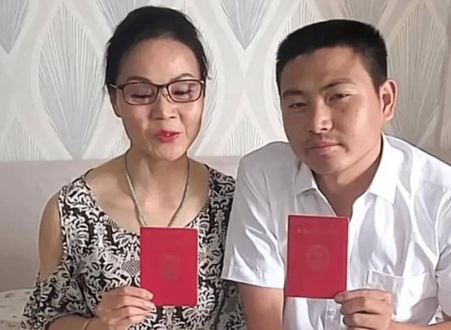 原创30岁小伙娶大他26岁成都大妈婚后秀恩爱晒幸福有意再孕一胎
