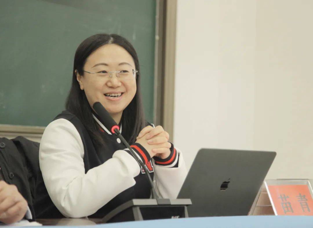 友成基金会副秘书长苗青介绍了友成基金会多年来在乡村教育领域开展的