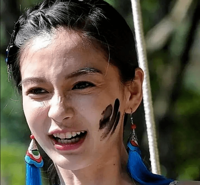 高清生浮粉、长痘、整容痕迹，明星未修图里的脸，让我看见了人间真实