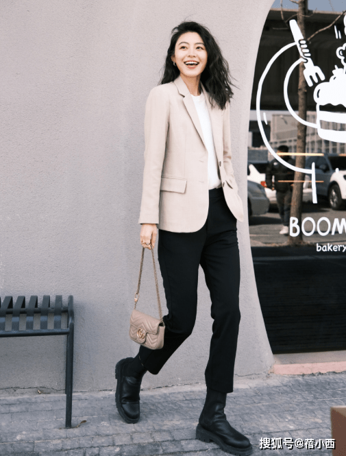 小白 尽量少穿小白鞋了,有些烂大街,看看这3双鞋子,时髦又洋气