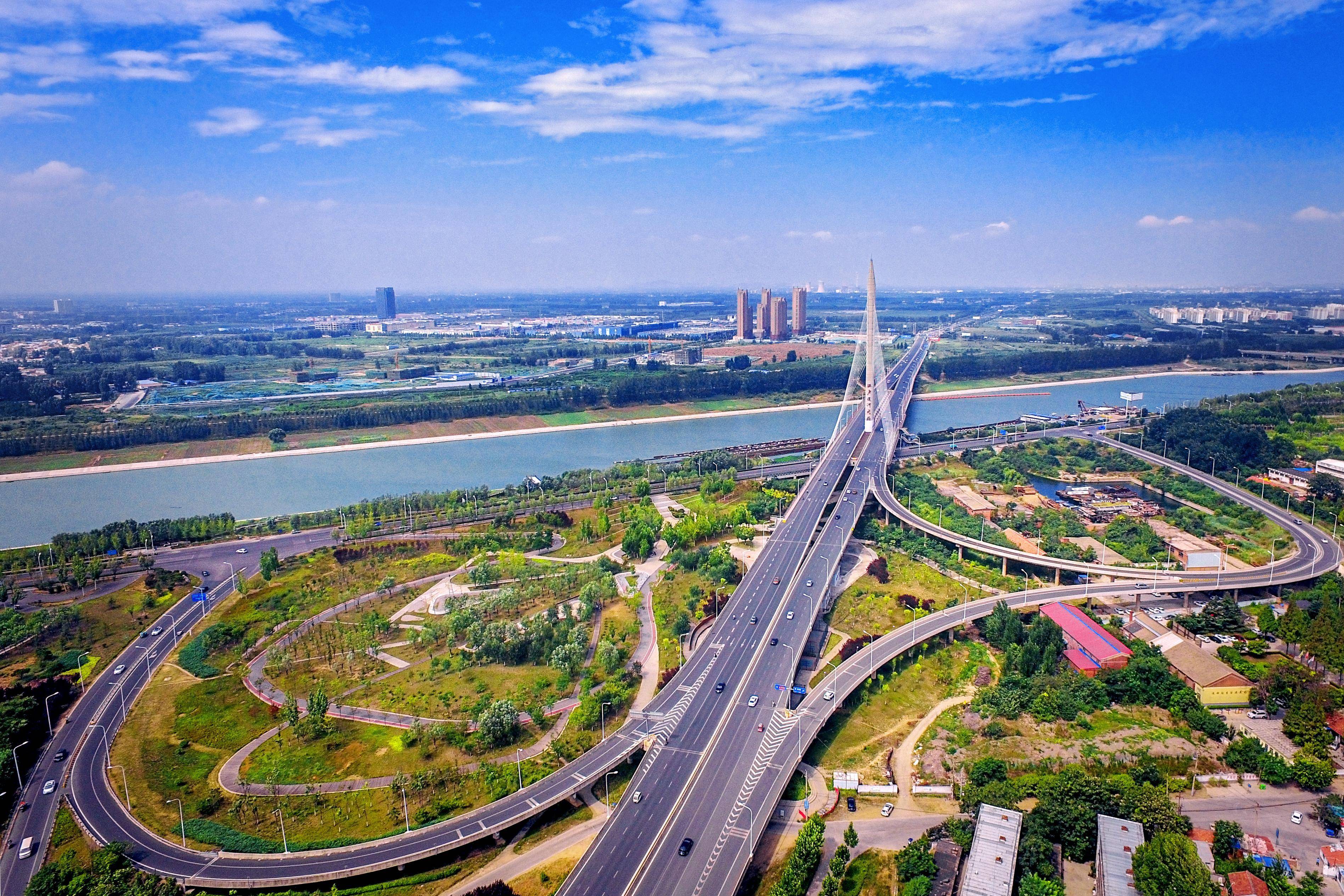 去年年底41公里的内环高架快速路主线通车,标志着济宁迈入立体交通新