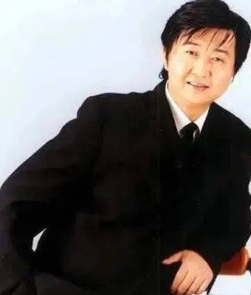她给侯耀文做情人,被洋老公家暴,今回国独养3个儿子_韦唯_中国_春晚