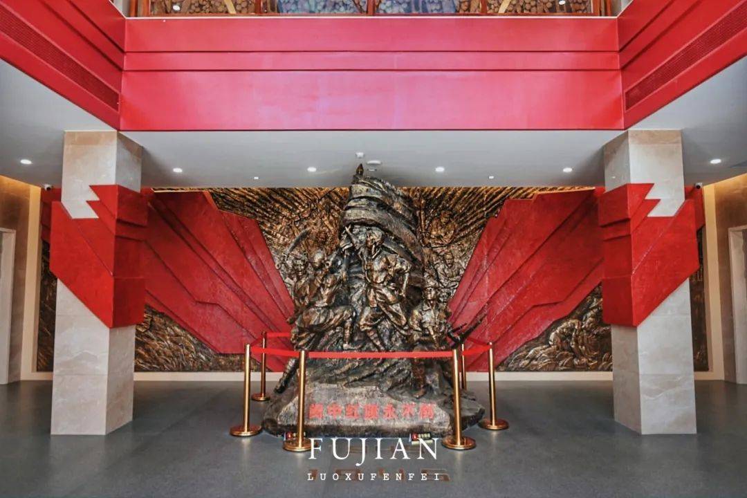 龙脊山公园的风景秀美,山顶的视野很不错,再加上位置在繁华闹市,交通