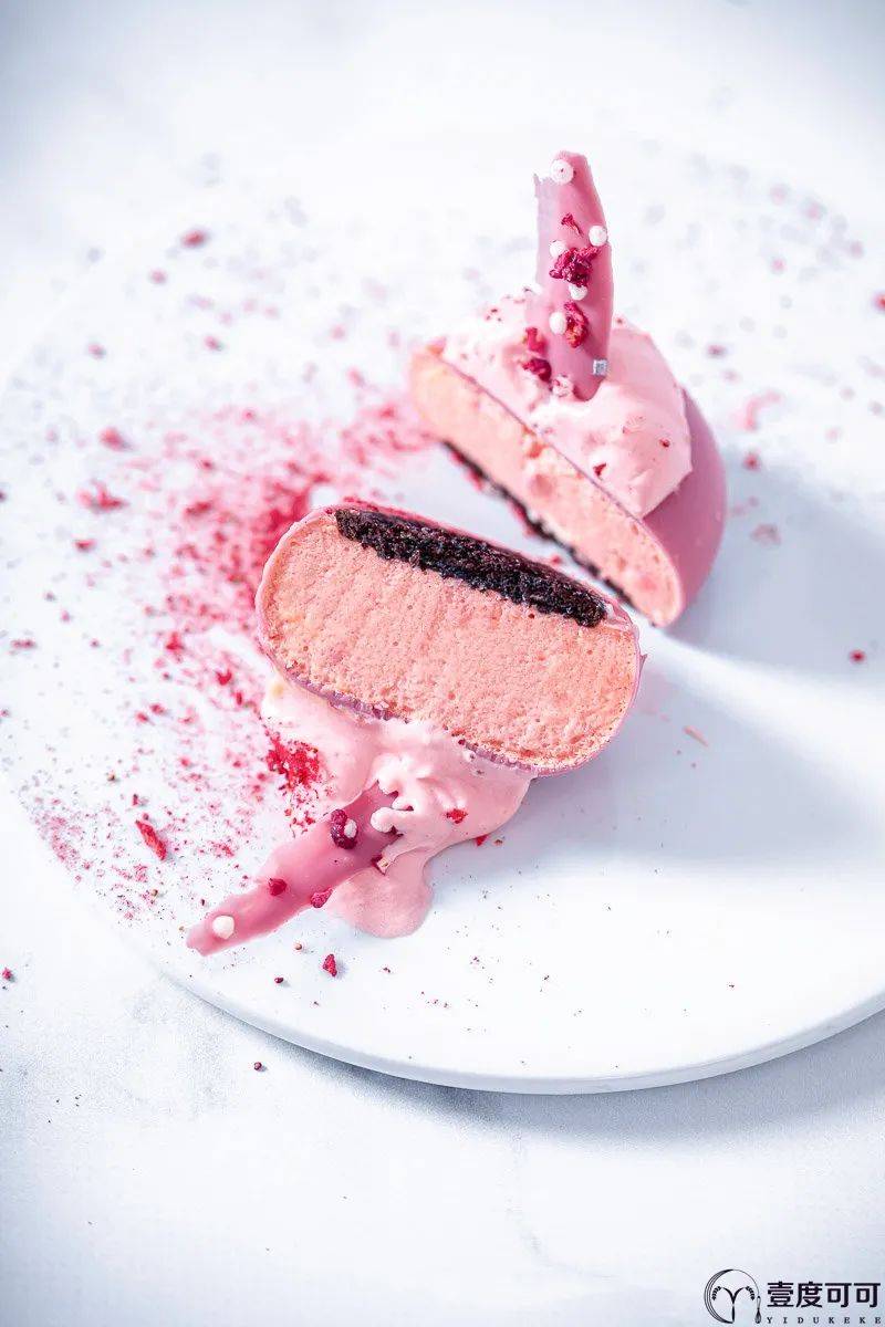 粉红兔子甜点红宝石巧克力草莓慕斯制作