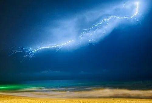 闪电视频如何拍 e7d3a791fbea47dca41991050562b0a3.jpeg