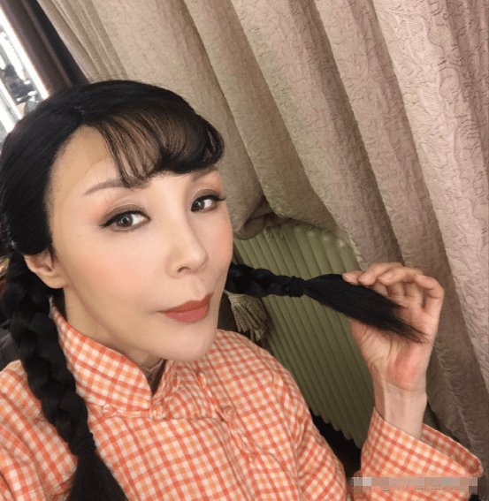 原创吴刚娘化脸僵硬妻子岳秀清变鞋拔子脸这对老戏骨夫妇双双整容了