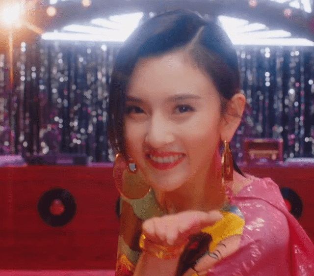 脸部明星整牙后遗症：杨幂脸部松弛，王嘉尔颧骨外扩，宋祖儿法令纹深