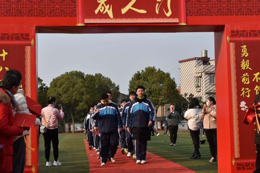 湘机中学举行2022届高三成人礼暨高考百日誓师大会