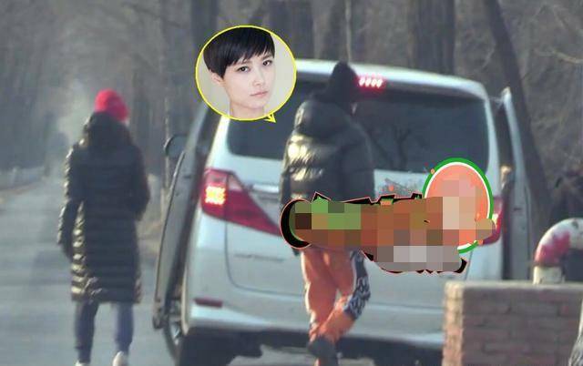 中性 36岁李宇春全副武装公园遛弯，一身低调休闲装扮非常亮眼