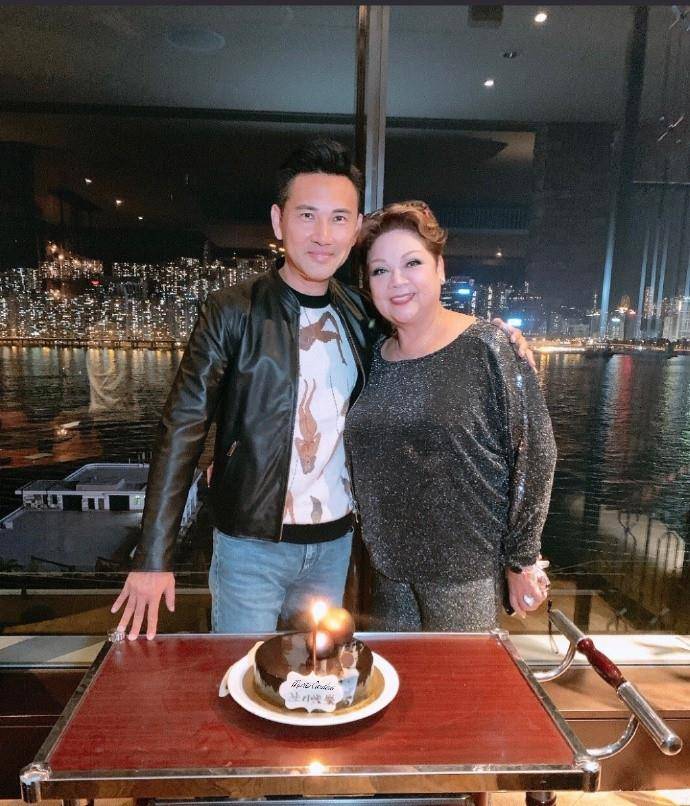 原创邵美琪参加派对54岁梳大背头气场足分手小9岁男友后单身至今