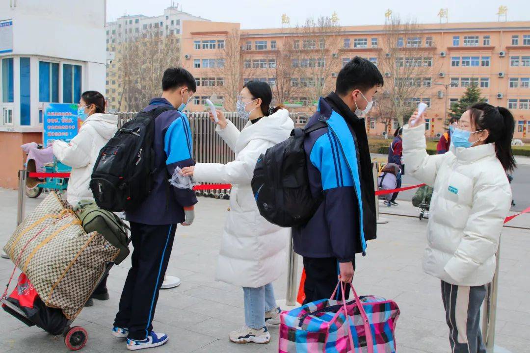 我们回来了直击武邑中学返校现场