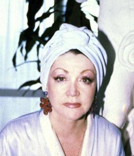 因为98岁还整容?史泰龙妈妈近照曝光,脸上满是后遗症:从美人到怪兽