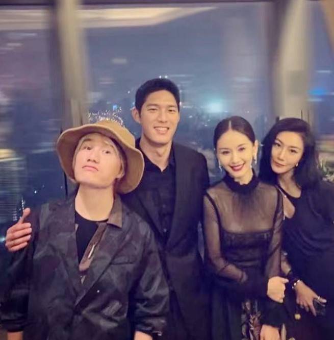 王子文35岁生日男友吴永恩订蛋糕为其庆生两人甜蜜约会被偶遇