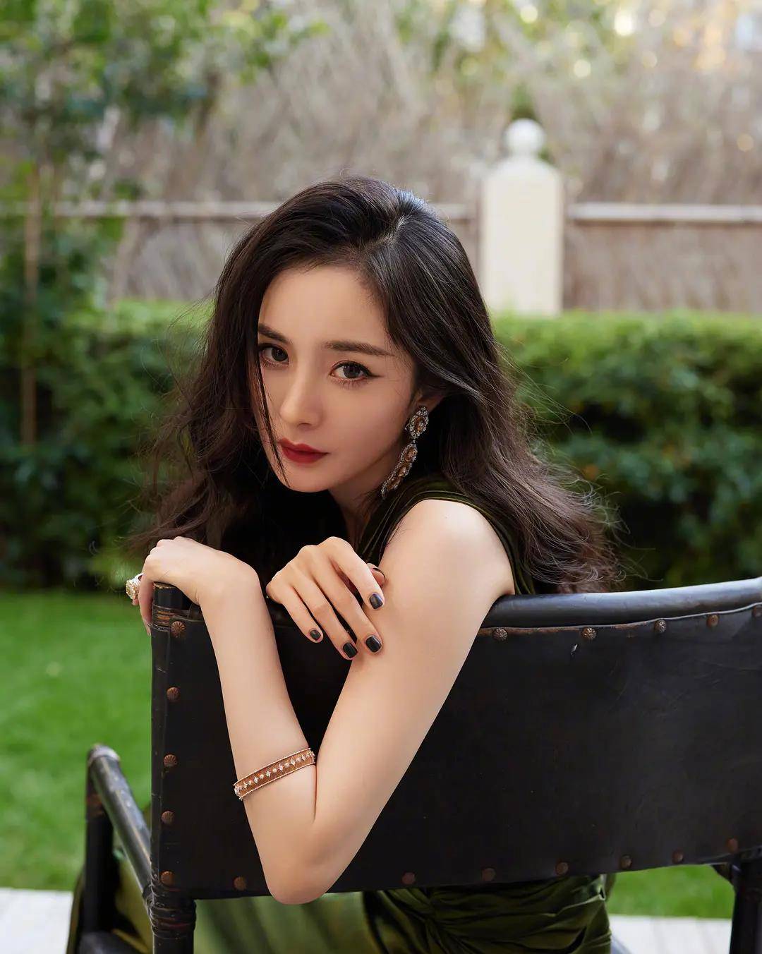 发型明星换发型像换头?林心如剪狗啃刘海变年轻,赵丽颖烫头撞脸景甜