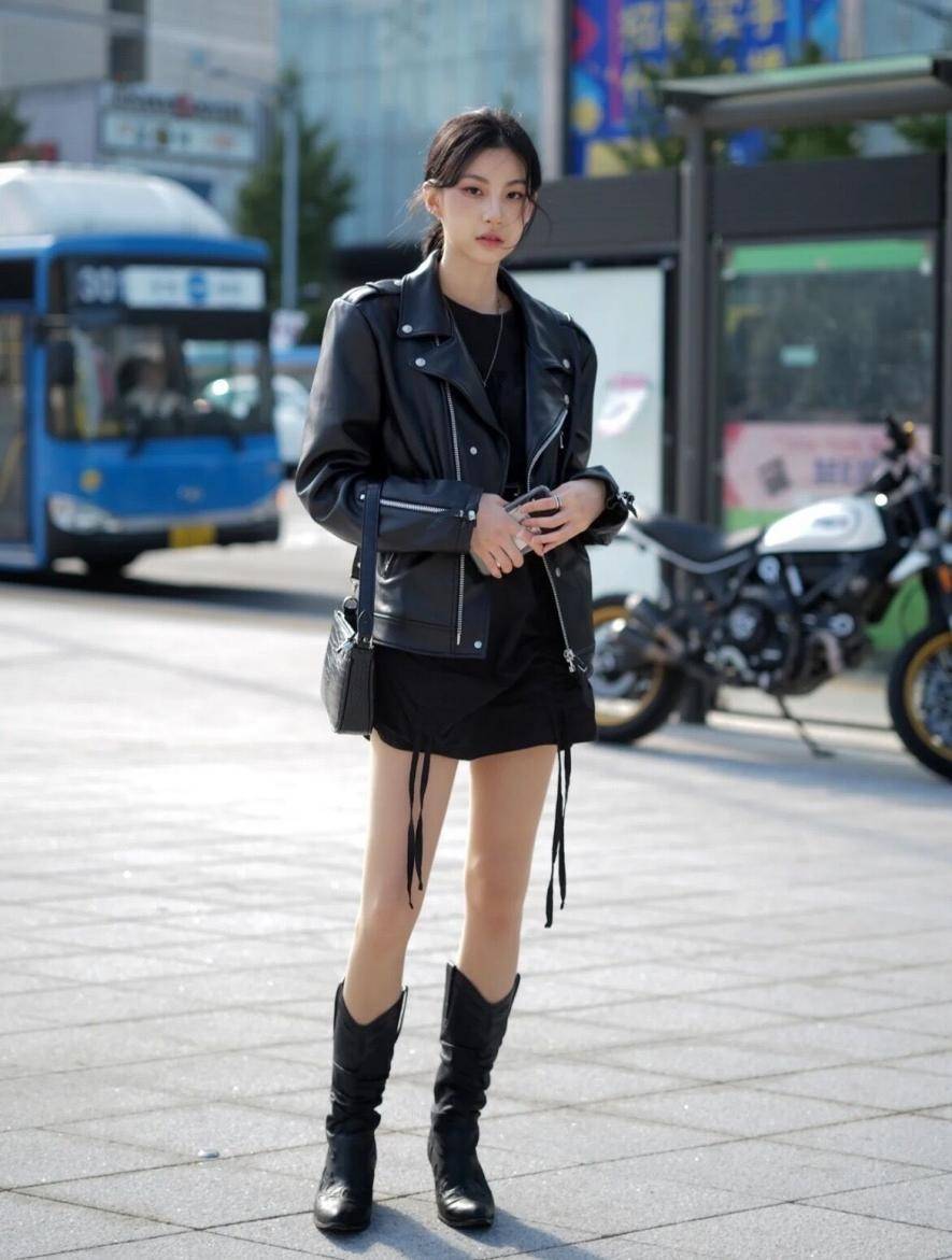 细节 韩国女孩都这么会打扮吗?随便一张街拍图,都把黑色穿得时髦养眼
