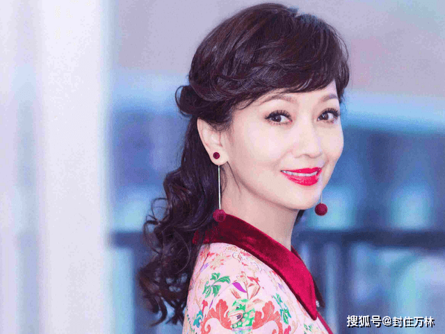 发型中年女人想要不显老，记得避开这3种“大妈”发型，老气又没档次