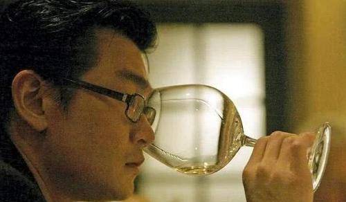 美国|一群美国富豪想救华裔小哥出狱,没有别的,就是他卖的假酒太好喝