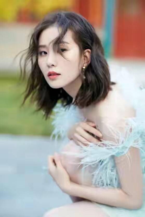 卷发王鸥只不过换了个发型,气质就完全变了,网友:有迪克牛仔的味道