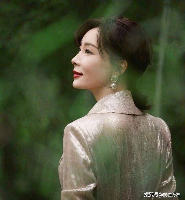 发型中年女人想要不显老，记得避开这3种“大妈”发型，老气又没档次