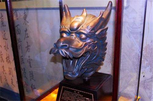 原创爱国华裔2400万拍下龙首专家称有望回归却至今下落不明