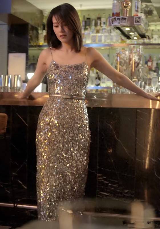 亮片高圆圆当妈后更有味道！穿亮片裙闪耀高贵，42岁还有完美的身材