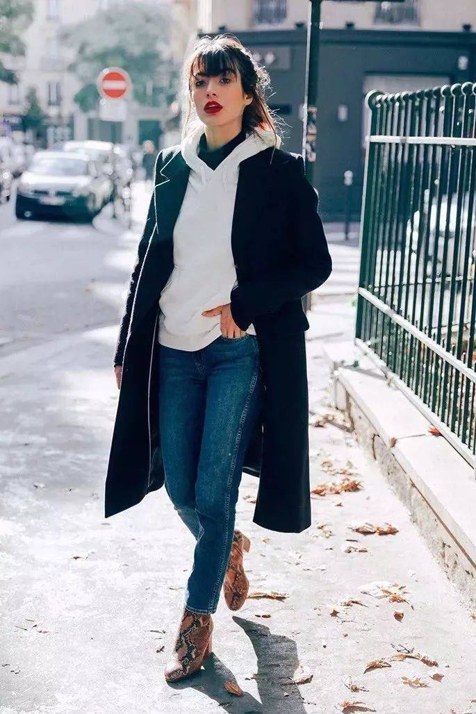 卫衣 秋季想用西装穿出好气质，挑对内搭是关键点，这么搭配温暖又时髦