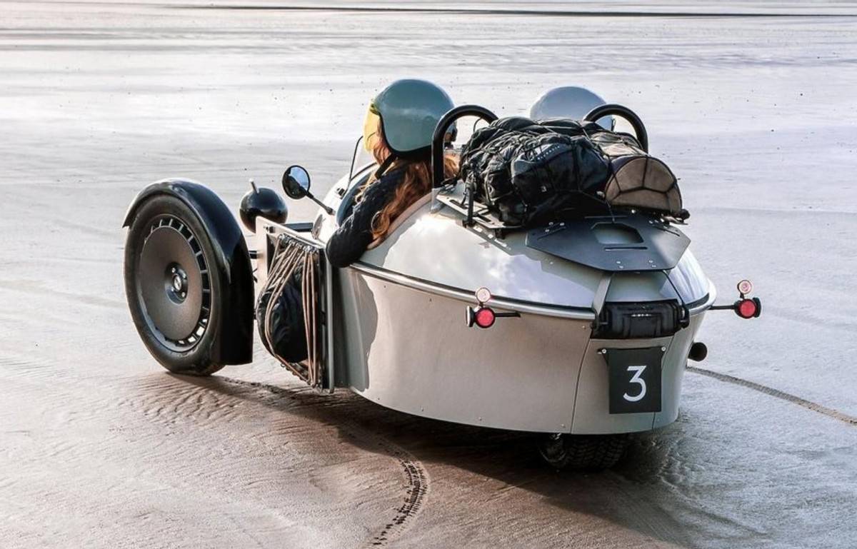 三缸三轮车售价超60万2023款摩根super3制造工艺解析