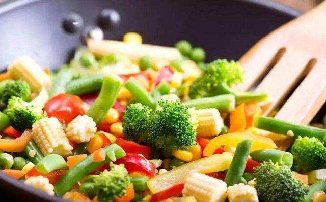 肠胃|早餐不能喝“小米粥”?医生:除了粥,这3种早餐也请列入黑名单