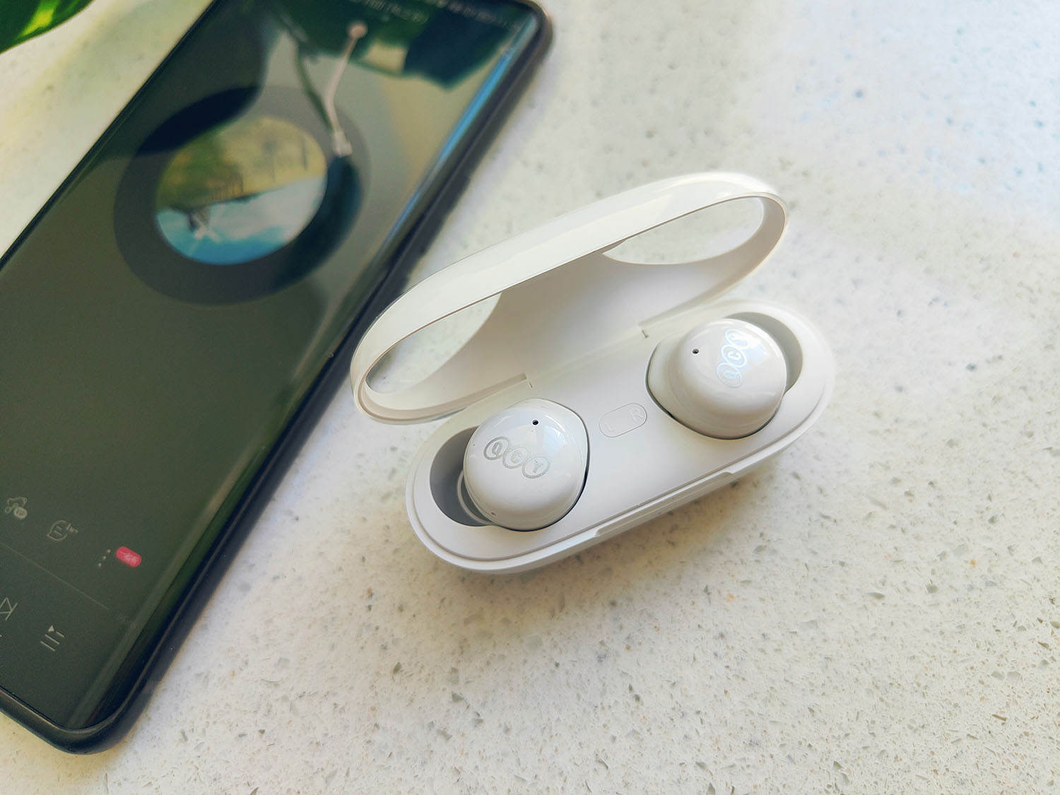 跑车车灯设计的百元实力派qcyt17s蓝牙耳机体验