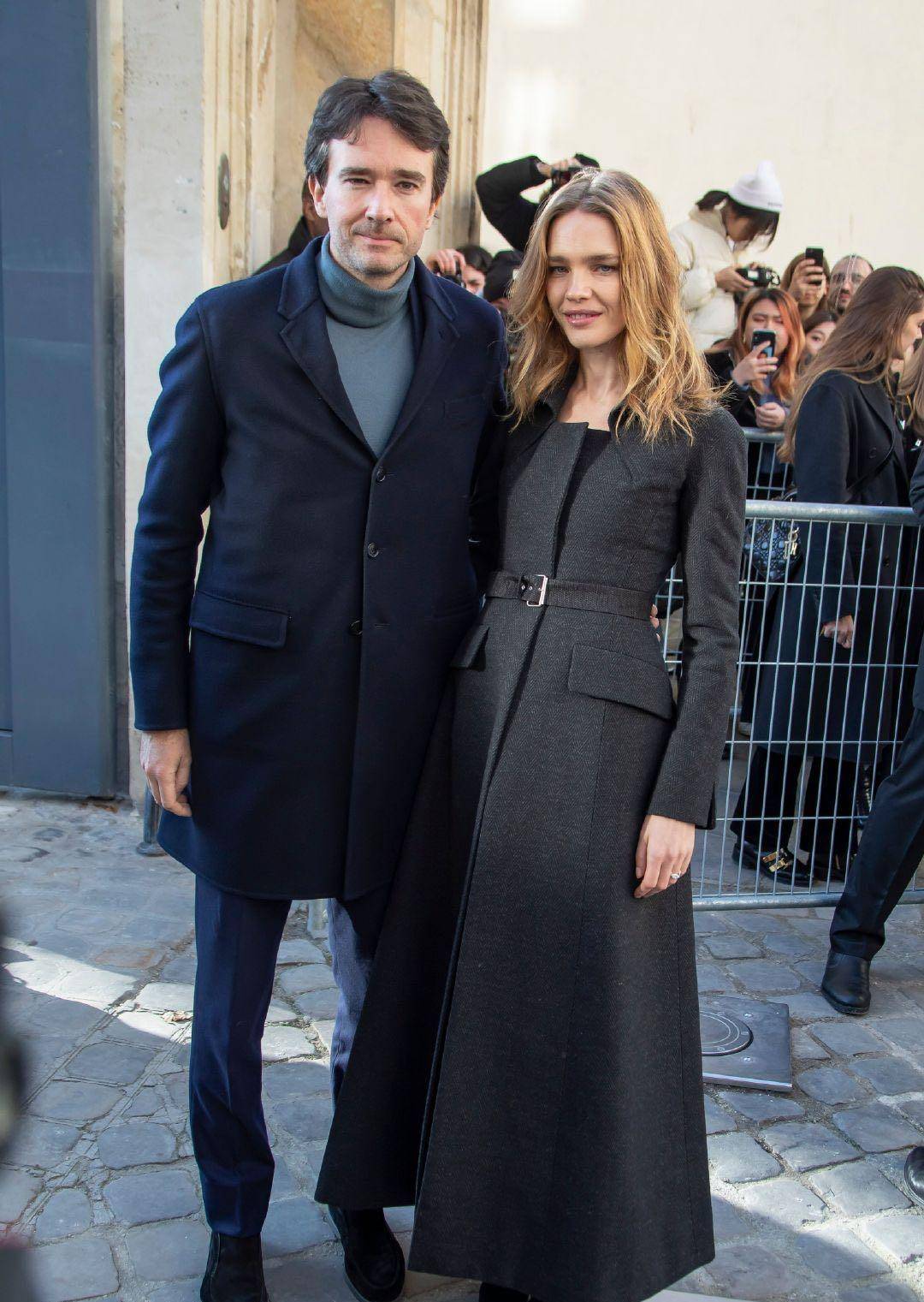 姐弟 38岁LV太子妃罕见短发亮相!18岁大儿子比自己都高,同框像姐弟啊