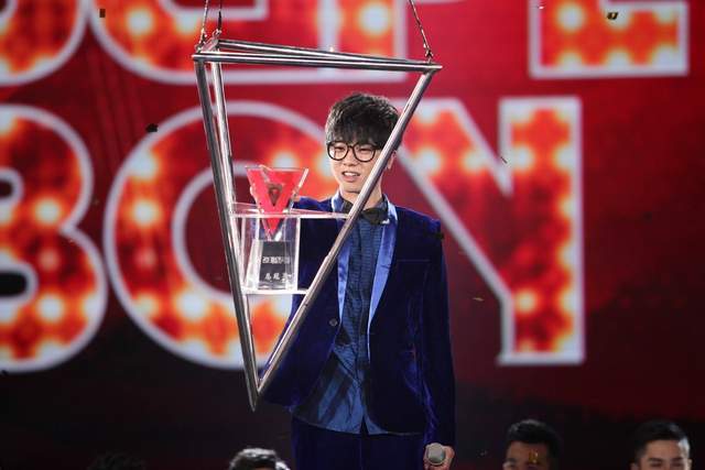 节目组|“纯情大男孩”华晨宇的放荡不羁，该让多少“大男孩”自愧不如？