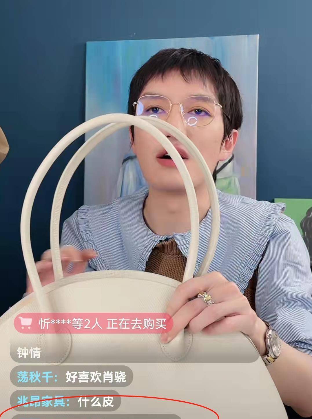 原创奇葩说辩手肖骁穿着女装直播带货这是打算要放飞自我吗