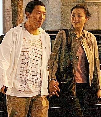 跟了孙东海多年,直到殷桃出现才得以脱身,网友们戏称殷桃是大佬的女人