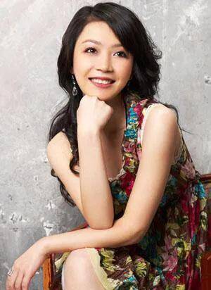 年李静|广东珠江台两个当红花旦主持人,真没想到原来是亲密无间的好闺蜜