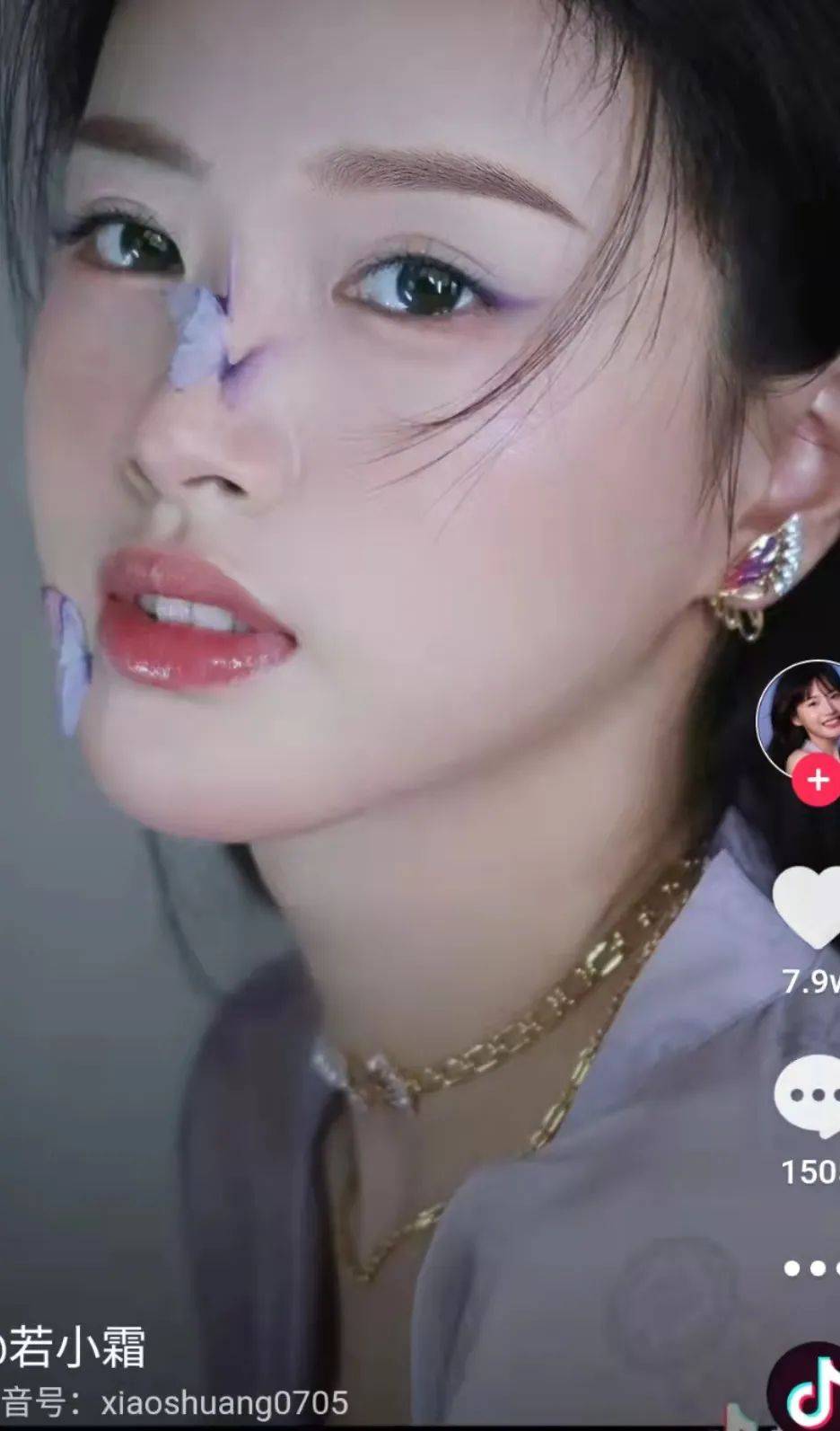 八卦爆料网红圈也出了个淡颜系美女！旧天台随便一拍她就火了？