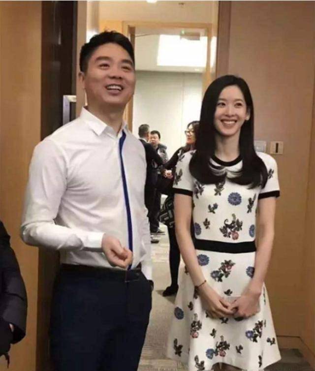 长发章泽天本人并不好看,只是包装成清纯人设,如今脸崩了!