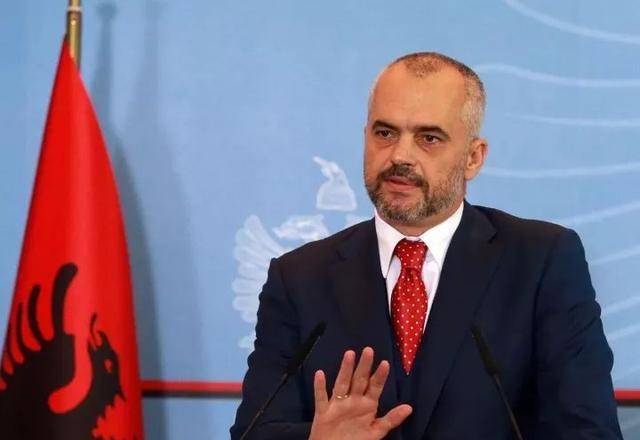 明明可以做一个艺术家,他却跑去当总理_埃迪·拉马_阿尔巴尼亚_城市