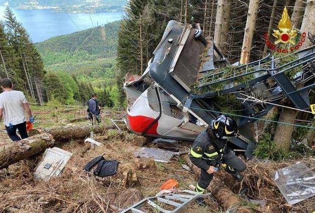 1999年贵州马岭河风景区缆车高空坠落幸存儿被韩红养成才