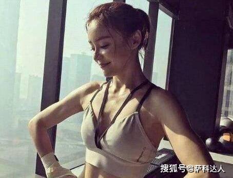 变化女人身上出现这5个变化，是开始“衰老”的迹象，就别再不服老了