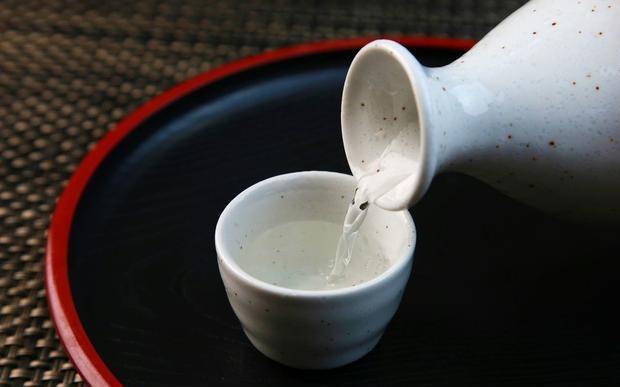 蜂蜜变质后的图片黑色是什么(蜂蜜变黑了是变质了吗)