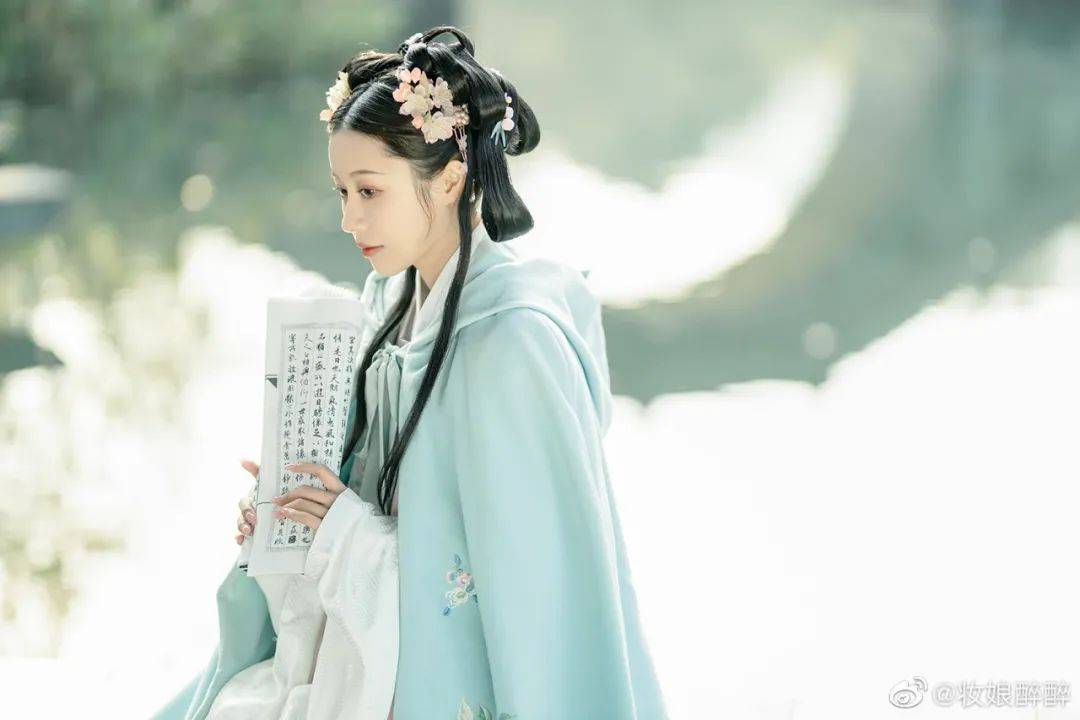 发型汉服小仙女：?想借一缕春风，追赶你和心动