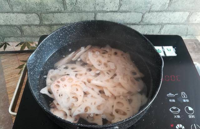 食欲|春天吃饭没食欲，我常给家人做这菜，爽脆微辣，营养全面又下饭