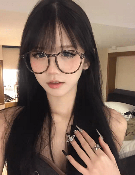 原创井川里予画风突变昔日清纯模样已黑化纯欲风格还得看lpl小钰